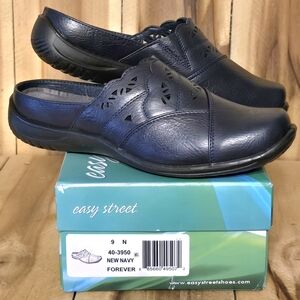 EASY STREET Womens 9 N  Forever Navy Blue Comfort Mules Clogs Feather Light NIB